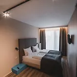 Avenue Pallova 28 호텔 4*