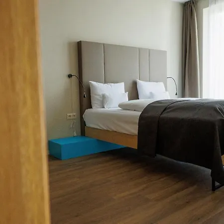 Avenue Pallova 28 מלון 4*