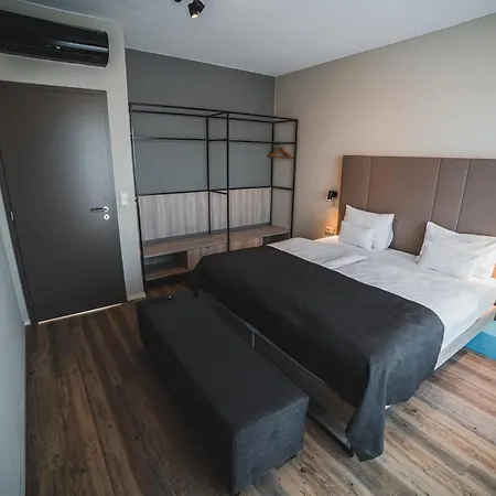 Avenue Pallova 28 Hotell 4*
