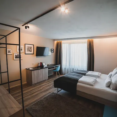 Avenue Pallova 28 מלון 4*
