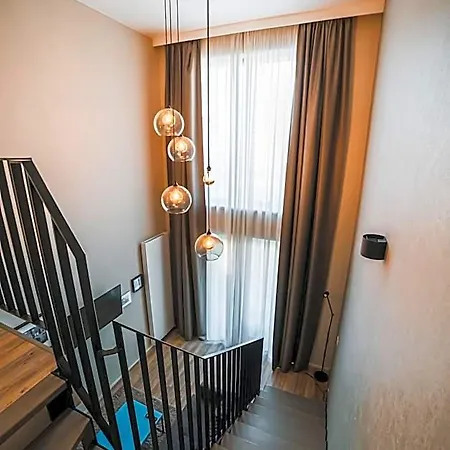 Avenue Pallova 28 Hotel 4*