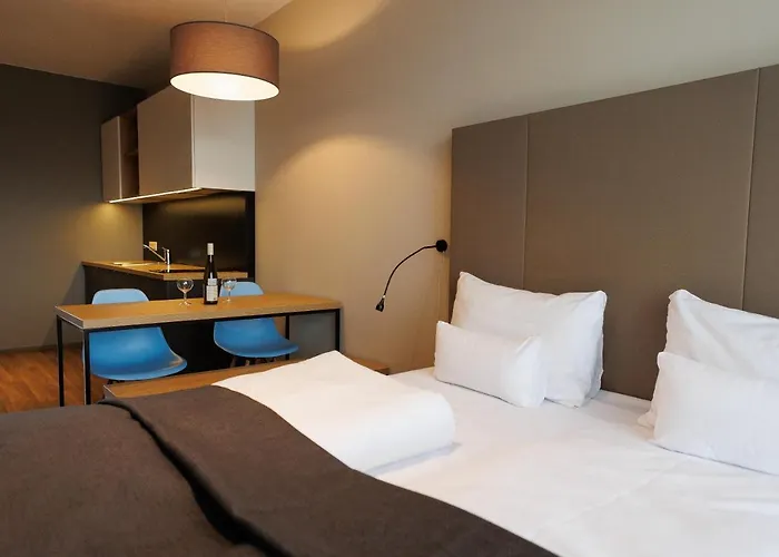 Otel Avenue Pallova 28
