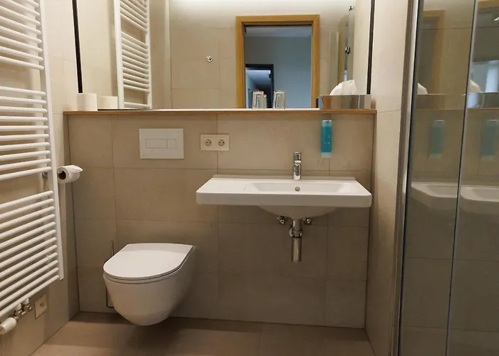 Otel Avenue Pallova 28