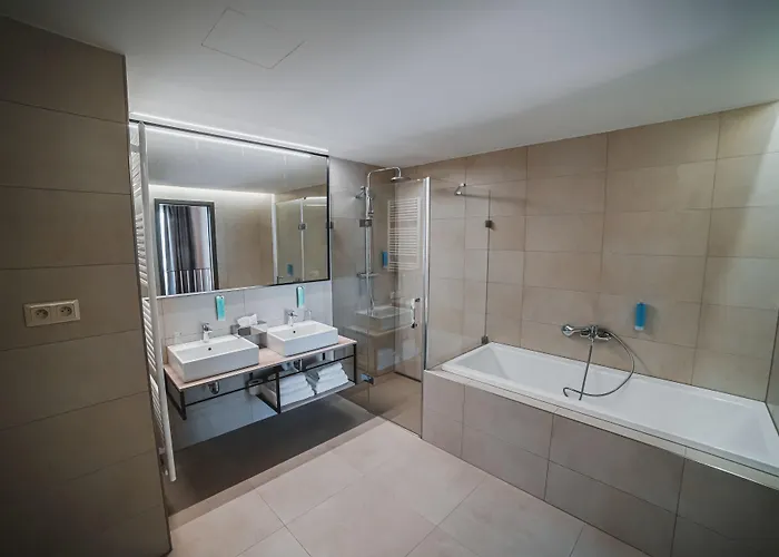 Avenue Pallova 28 ホテル 4*