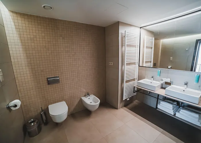 Otel Avenue Pallova 28