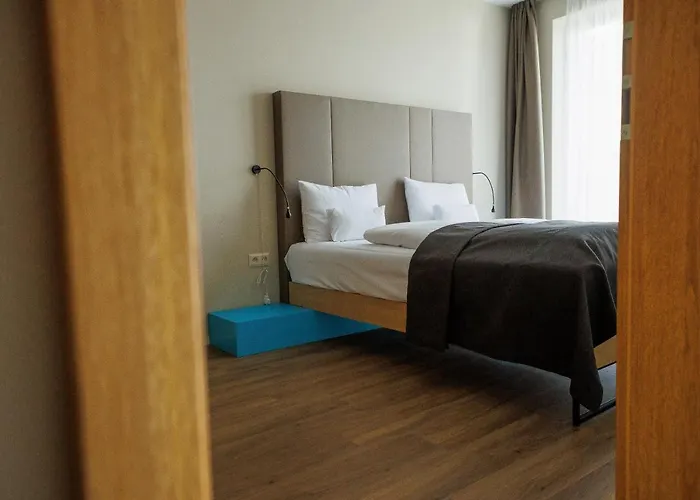 Avenue Pallova 28 Hotel 4*