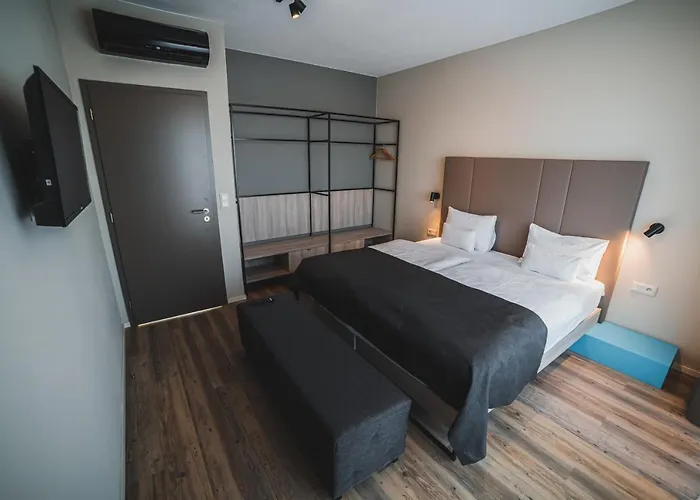 Avenue Pallova 28 Hotel 4*